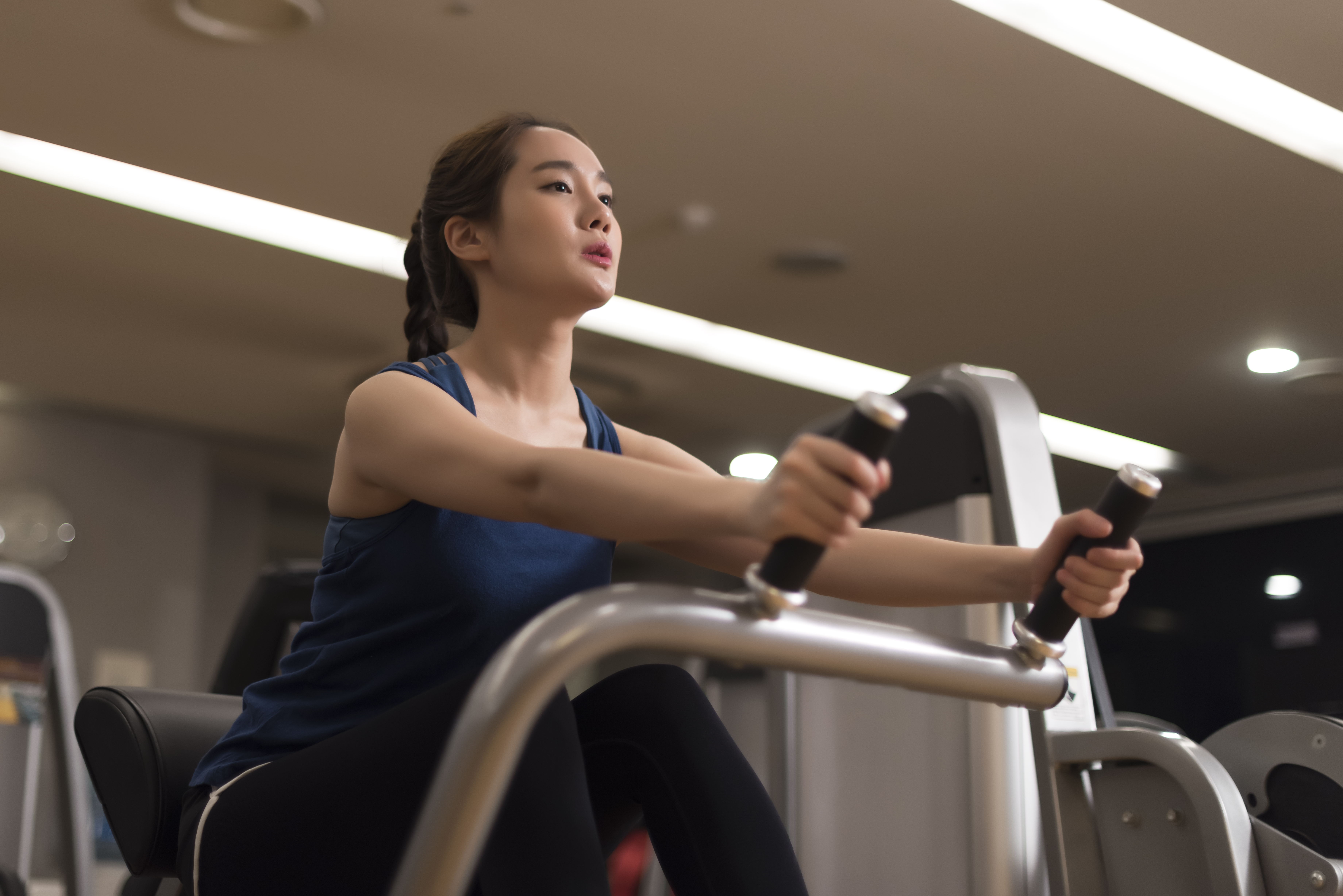유산소 운동 중인 여성